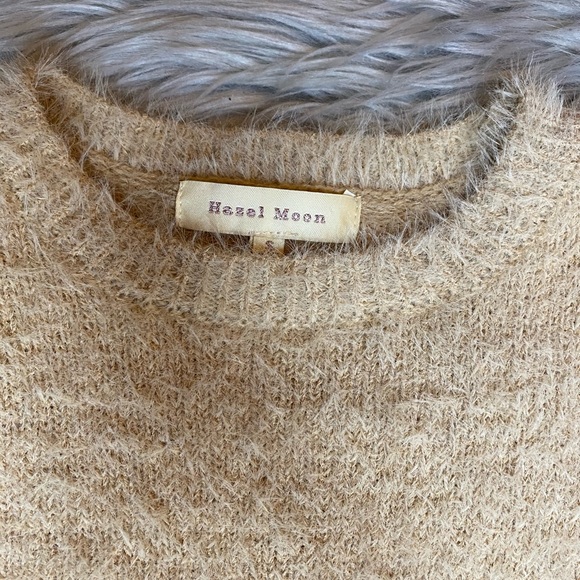 Fuzzy top. - Picture 2 of 2